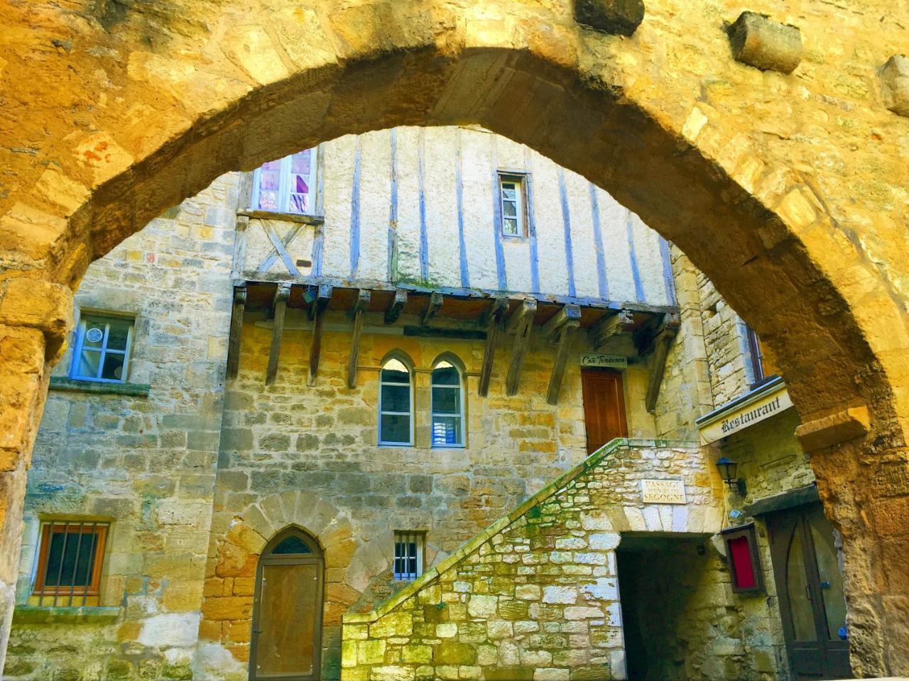 Gites Sibemol Simeyrols Exterior photo